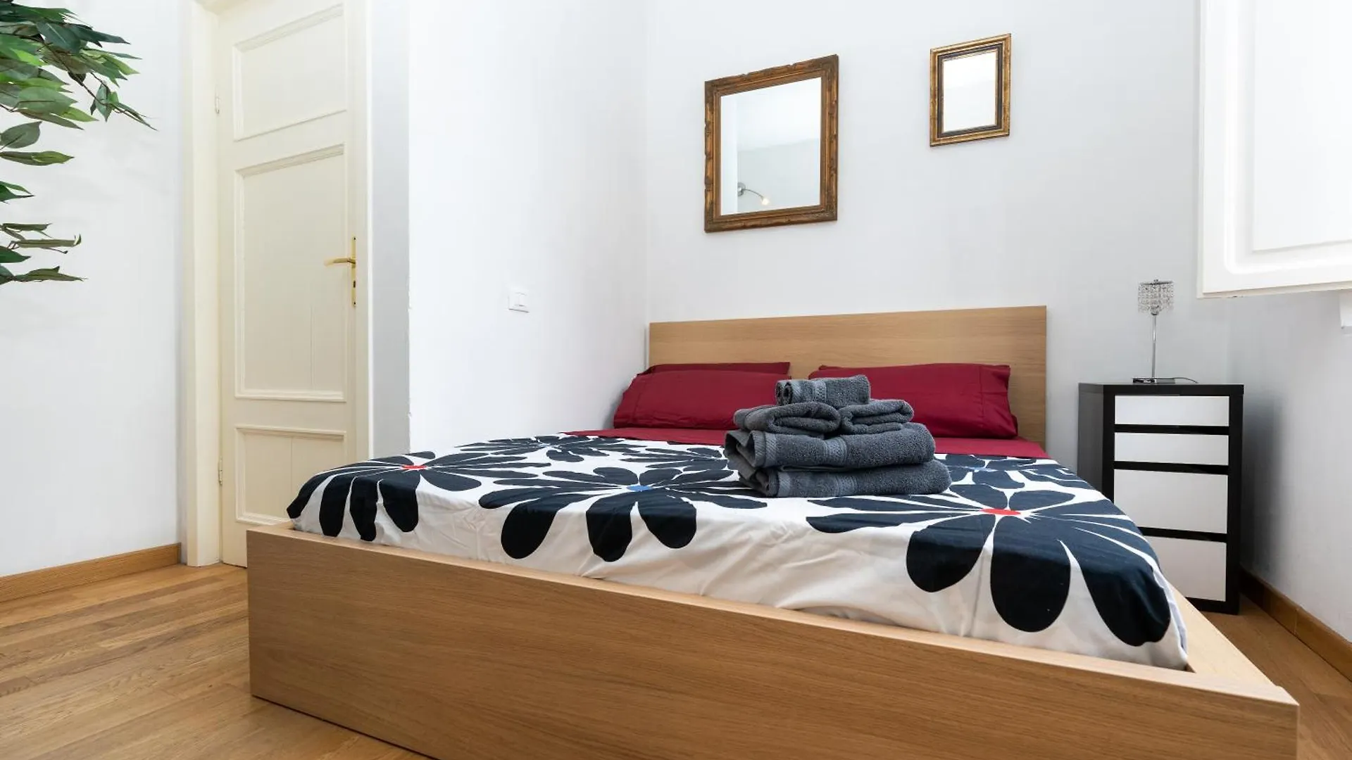 Charming 2-Beds Retreat In The Center Of Lucca Apartment Italy