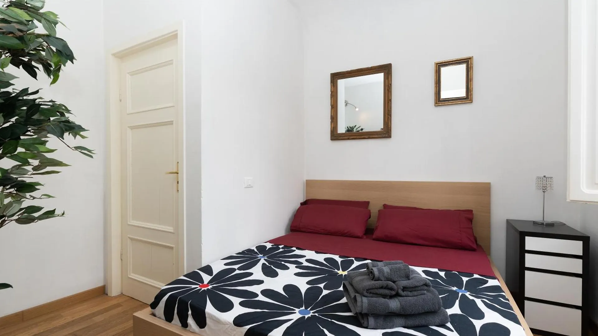 Charming 2-Beds Retreat In The Center Of Lucca Apartment Italy