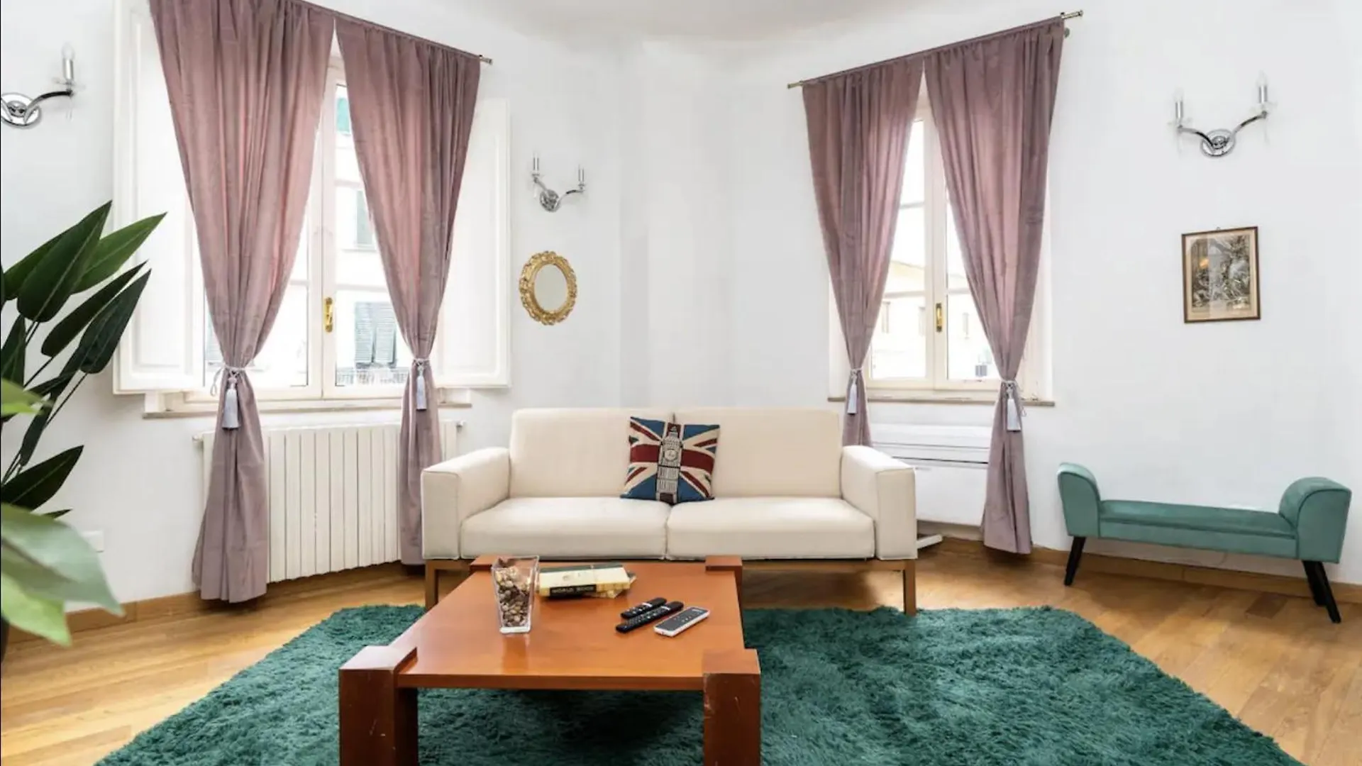 Charming 2-Beds Retreat In The Center Of Lucca Apartment